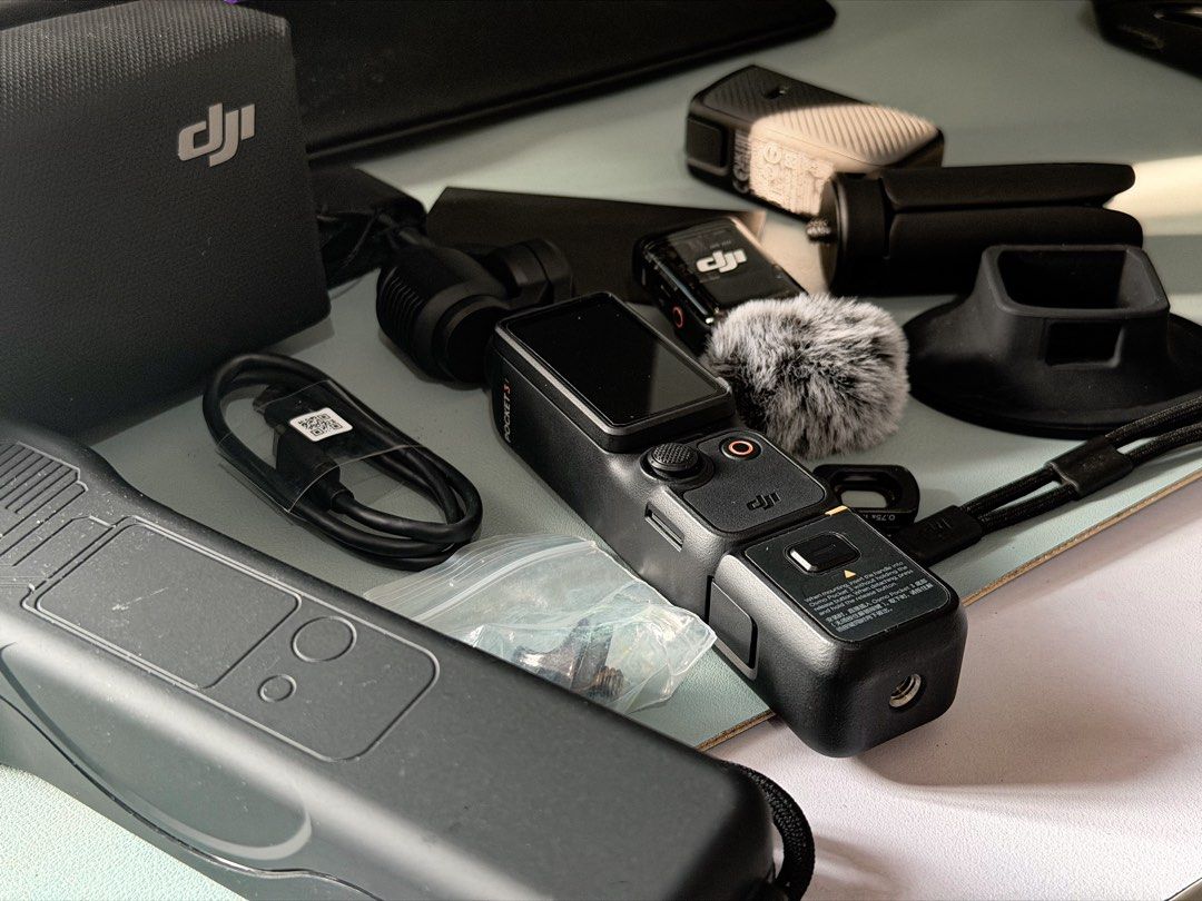DJI Pocket 3 Creator Combo Gimbal Camera (Category: Cameras) located in Mexico. Submitted by pinkbunny9 (Listing ID 1444522814, Image 1). Description: Selling my DJI Osmo Pocket 3 Creator Combo Set in good condition. ✔ Well taken care of ✔ Fully functional (no issues) ✔ Complete creator combo accessories included ✔ Great for vlogging, travel, and content creation ✔Freebies included This is perfect for anyone who wants a compact but powerful camer