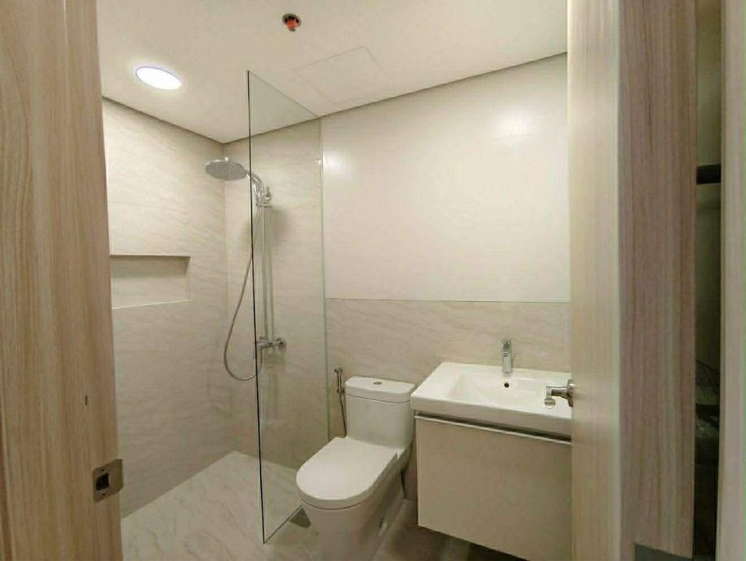 Empress at Capitol Commons Pasig Studio Unit For Sale - Ready for Occupancy (Category: Apartments & Condos) located in Quezon City. Submitted by kathylacuna.licensedbroker (Listing ID 1444499285, Image 3). Description: For Sale Empress at Capitol Commons Studio Unit 31 sqms Unfurnished Sale through Deed of Assignment Selling : P10,650,000 TERMS AVAILABLE .
