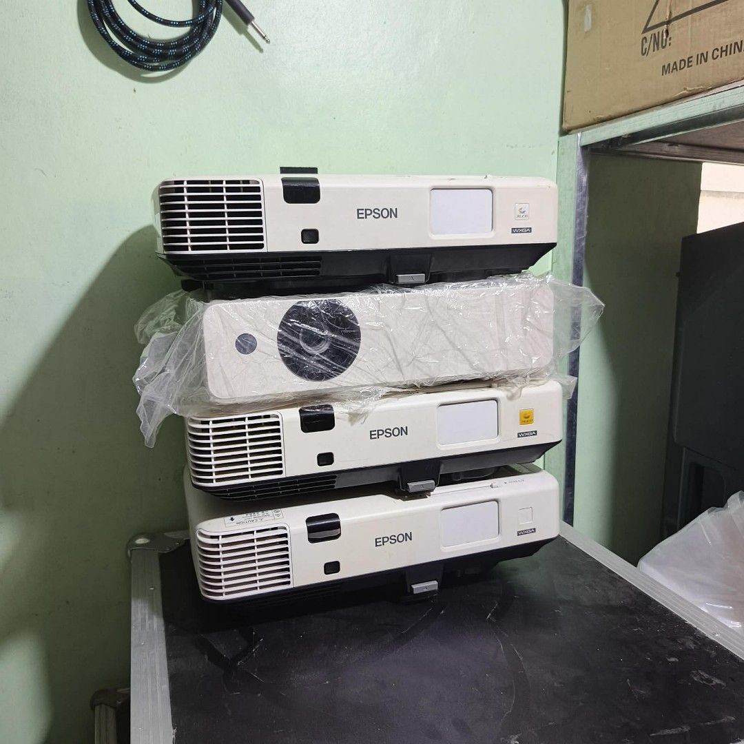 Epson EB-1945W ( 4,200 lumens ) (Category: Projectors) located in Manila. Submitted by vastdragon_59eaa3 (Listing ID 1444563187, Image 2). Description: For Sale Epson EB-1945W ( 4,200 lumens ) 2pcs Available Price: 11,000 each issues: Wala bulb Location: Banlic Calamba.
