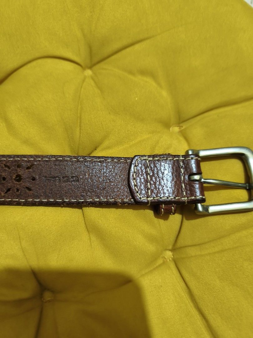 F933 Brown Leather Belt with Cutout Design (Category: Belts) located in La Paz. Submitted by carou89146 (Listing ID 1444641916, Image 2). Description: This belt is one of the nicest in my collections - Classic brown leather belt - Unique cutout pattern along the length - Textured leather finish - Silver-toned buckle - Perfect for casual or dressy outfits - Adds a stylish detail to any look length 41.5 size fits up to the tip,hole all the way up t