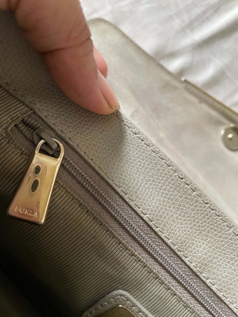 FURLA CROSS BODY BAG (Category: Cross-body Bags) located in Las Pinas. Submitted by lauricontapay (Listing ID 1444565691, Image 3). Description: Selling my preloved envelop cross body bag FURLA BRAND 800 Issue: stain don't no how to remove .