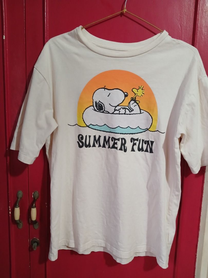 GAP Snoopy Summer Fun T-shirt pre-loved (Category: Shirts) located in Quezon City. Submitted by kr1stel (Listing ID 1444679400, Image 1). Description: - cream - Snoopy Rfs: major decluttering Bust: 38 inches Length: 24 inches.