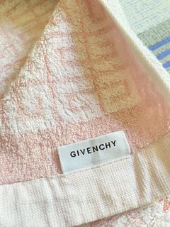 (Category: ) located in . Submitted by road.thriftnvintage (Listing ID 1444556987, Image 1). Description: .