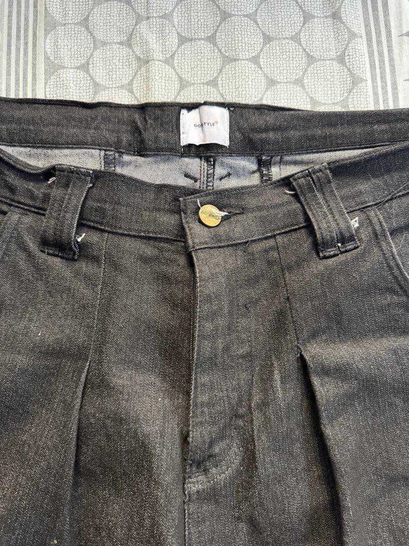Got Style Tuffe Barrel Pants Raw Denim Black 40 (Category: Jeans) located in Manila. Submitted by nandkpasabuy (Listing ID 1444584538, Image 3). Description: Got Style Tuffe Barrel Pants Raw Denim Black Size 40 Brand/Logo removed Used twice RFS: Too big for me What you is what you get.