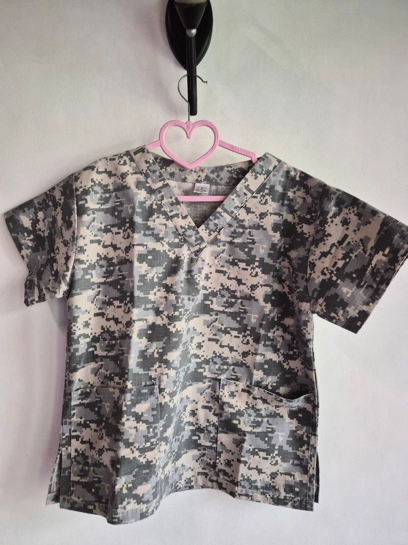 Grey Digital Camo Scrubs Set S (Category: Sets or Coordinates) located in Pila. Submitted by dmlmd (Listing ID 1443984517, Image 2). Description: Thick Not See through Matibay. Can keep up with you for more than 24 hours 😀 PM for more pics .