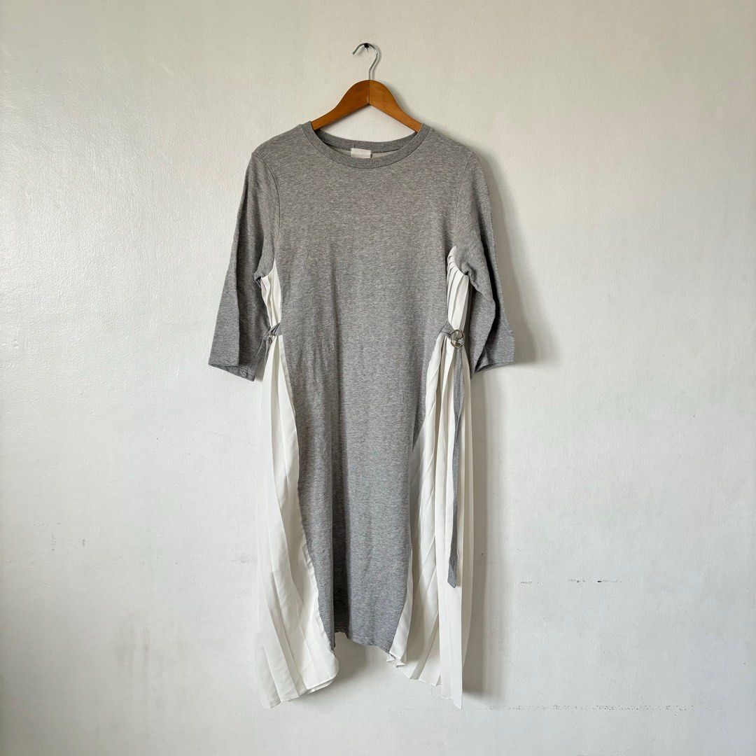 grey korean stylish dress (Category: Dresses) located in Manila. Submitted by miskym (Listing ID 1444550789, Image 1). Description: .