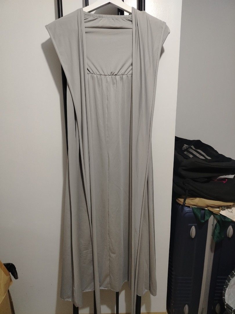 Grey Maxi Dress with Cap Sleeves (Category: Dresses) located in Quezon City. Submitted by baj08 (Listing ID 1444654423, Image 2). Description: - Grey maxi dress - Elasticated empire waist - Cap sleeves - V-neckline - Flowy skirt - Versatile: great for casual wear or dressing up - Comfortable and easy to wear fabric.