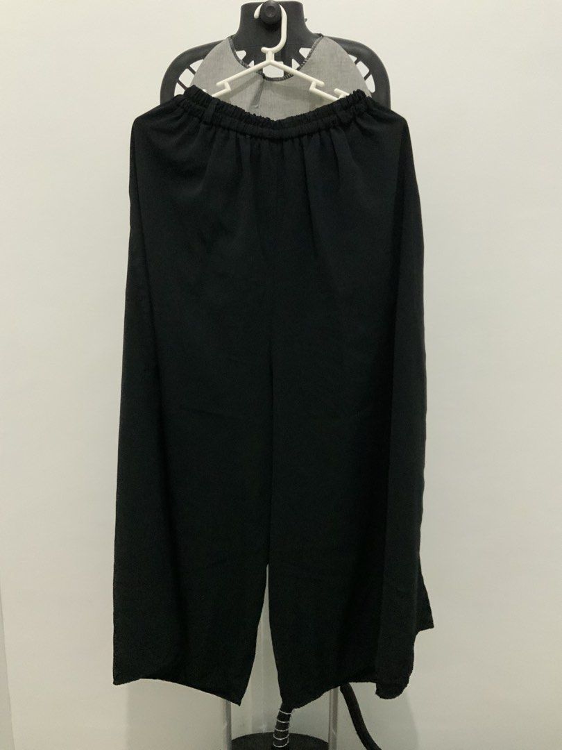 GU Black Wide Leg Pants Size M (Category: Other Bottoms) located in Taguig. Submitted by mstyphoon (Listing ID 1444537331, Image 3). Description: - Brand: GU - Color: Black - Style: Wide leg pants - Features: Elastic waistband for comfort - Material: 100% Polyester - Occasion: Great for casual wear or dressing up - Styling: Easy to style - Condition: Please check photos for details Waist 28-30, Length 35.
