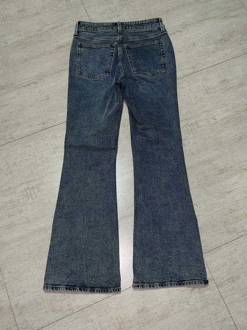 GU Flare Jeans Blue Denim (Category: Jeans) located in Las Pinas. Submitted by henlins (Listing ID 1444633474, Image 3). Description: - GU Flare Denim Jeans Blue - Size small on tag Php 600 MOP: Gcash or Bank transfer MOD: Lalamove or J&T.