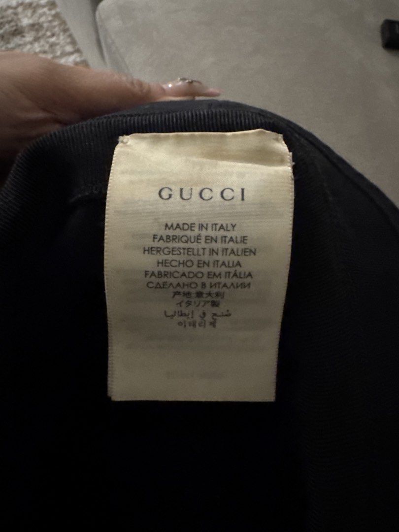 Gucci Black Bucket Hat Size L 59cm (Category: Hats & Beanies) located in Taguig. Submitted by byebyebabies (Listing ID 1444554676, Image 3). Description: - Authentic Gucci Bucket Hat - Made in Italy - Size: L (fits 59cm) - Features classic Gucci logo patch - Ideal for sunny days and completing your look.