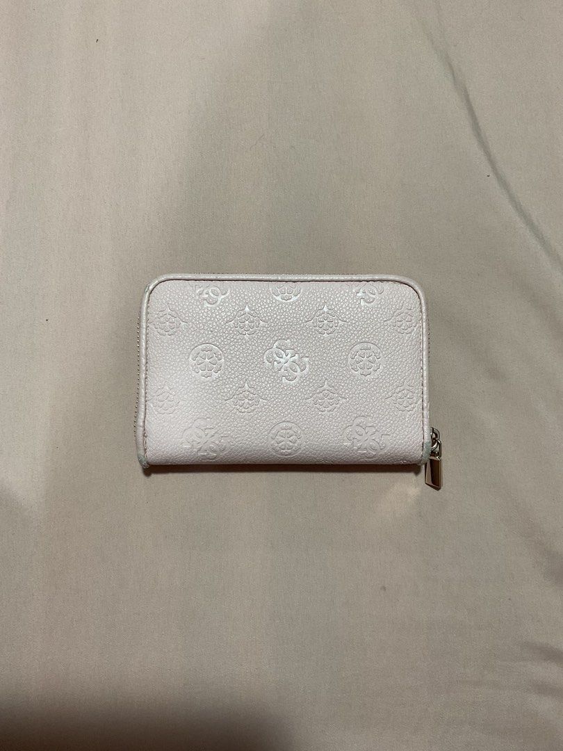Original Guess anise medium zip around pink purse (Category: Luxury Bags & Wallets) located in Manila. Submitted by aialovethings (Listing ID 1444653743, Image 3). Description: 100% original! ₱3299 in store, with receipts Lightly used With freebies ♡ price still nego ! dm for inquiries 💌 .