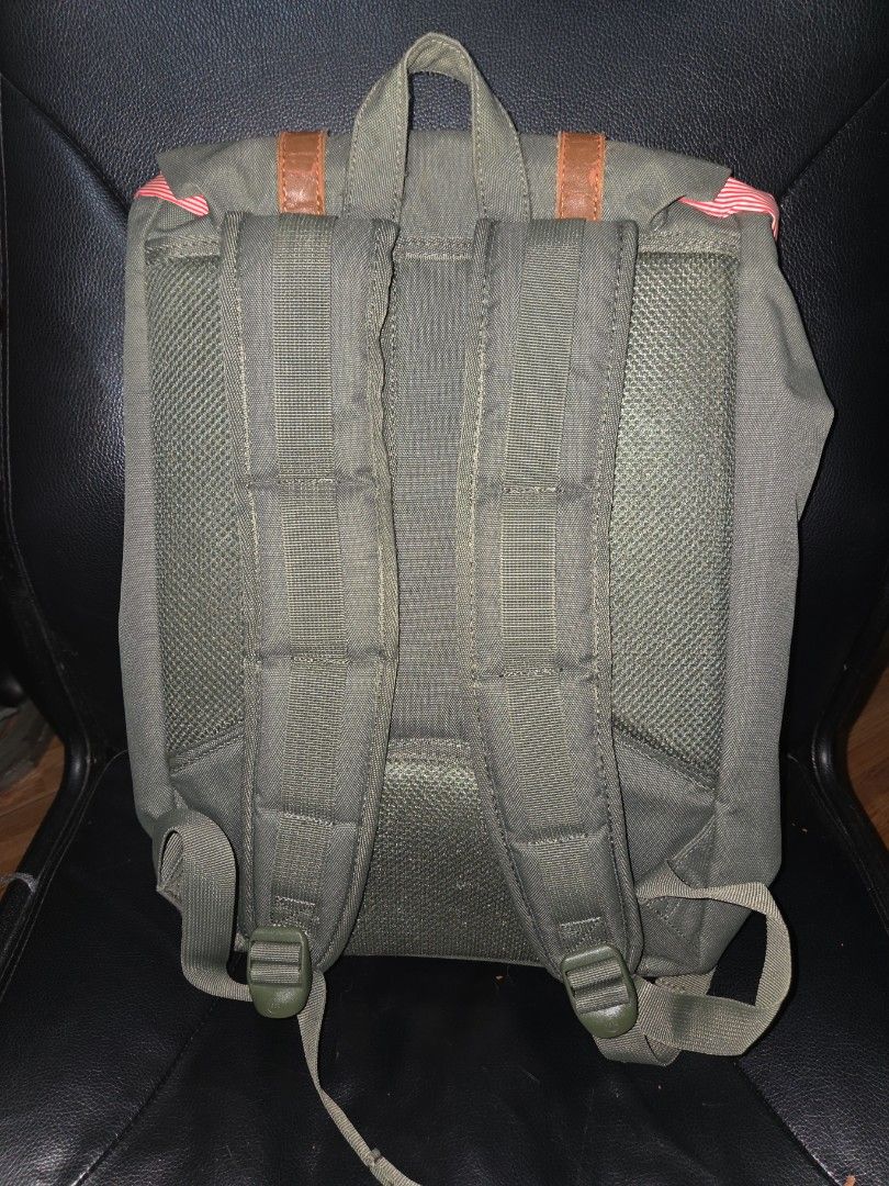 Herschel Little America (Category: Backpacks) located in Quezon City. Submitted by jenxxaaron (Listing ID 1444652965, Image 2). Description: Everything is in good condition except for the leather due to being in the closet.
