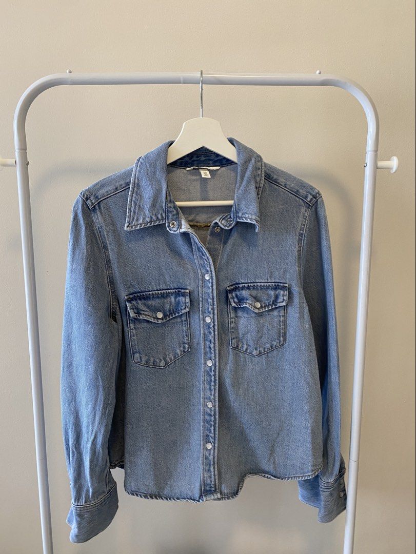 H&M Light Wash Denim Shirt (Category: Coats, Jackets and Outerwear) located in Cebu City. Submitted by jnnwright (Listing ID 1444616306, Image 1). Description: - Classic light wash denim shirt from H&M - Button-up front - Two chest pockets - Long sleeves with button cuffs - Perfect for layering or wearing on its own - Easy to style for any casual outfit.