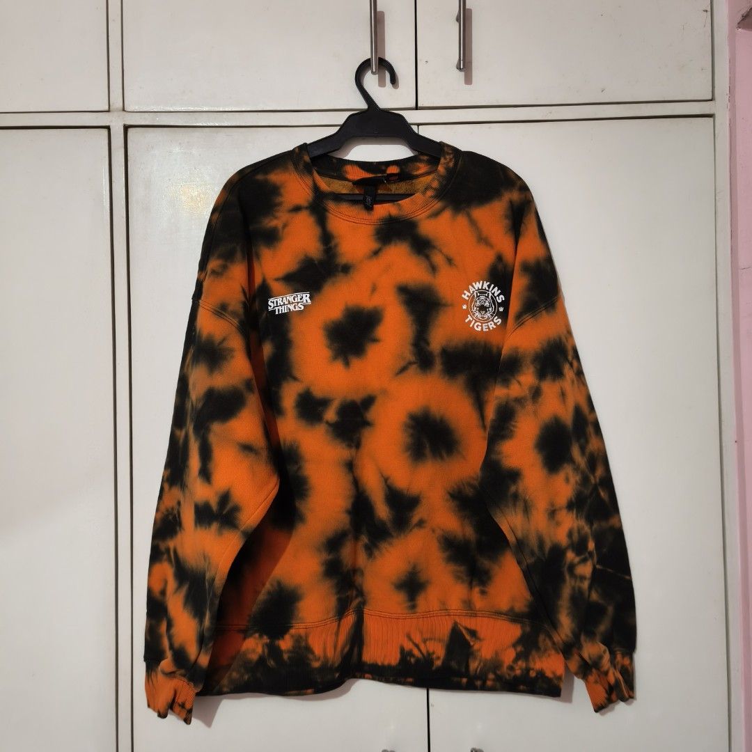 H&M Stranger Things Tie-Dye Oversized Fit Sweatshirt (Category: Longsleeves) located in Manila. Submitted by iyyuuuuuuuuh (Listing ID 1444669957, Image 1). Description: H&M x Stranger Things and Hawkins Tigers graphics Oversized fit, size XL. Very pretty .