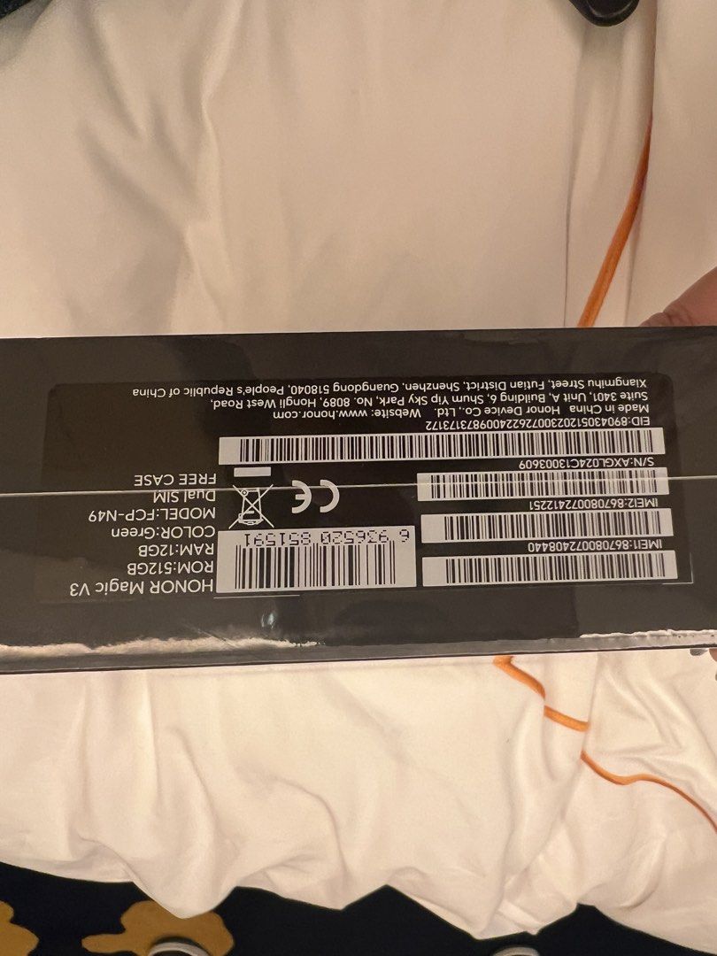 HONOR Magic V3 Smartphone (Category: Android Others) located in Quezon City. Submitted by 3meh1982 (Listing ID 1444594726, Image 2). Description: - HONOR Magic V3 - Color: Green - Dual SIM - 12GB RAM - 256GB ROM - Includes a free case - Made in China.