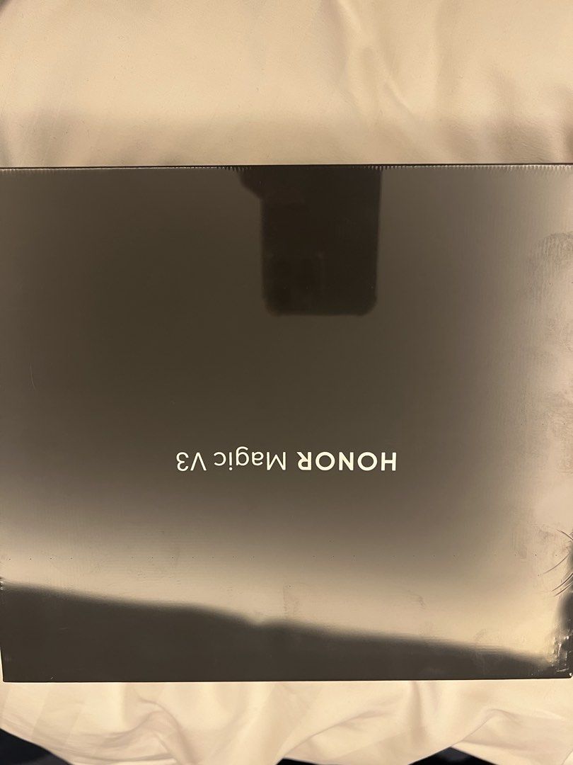 HONOR Magic V3 Smartphone (Category: Android Others) located in Quezon City. Submitted by 3meh1982 (Listing ID 1444594726, Image 1). Description: - HONOR Magic V3 - Color: Green - Dual SIM - 12GB RAM - 256GB ROM - Includes a free case - Made in China.