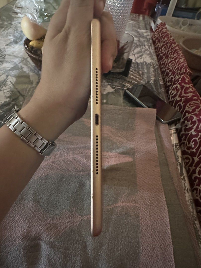 Ipad 7th gen (Category: iPad) located in Pasay City. Submitted by mgprepollo (Listing ID 1444574229, Image 2). Description: .