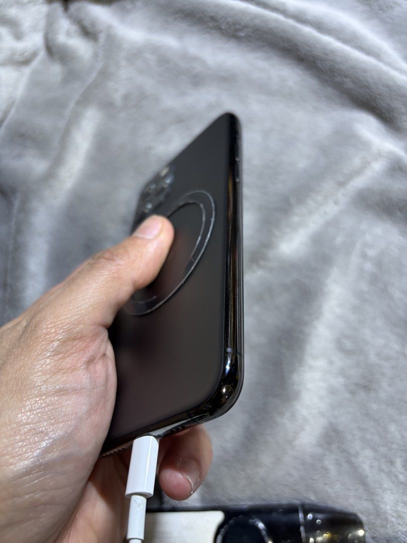 Iphone 11 pro 256 (Category: iPhone 11 Series) located in Munoz. Submitted by olxph_420226837 (Listing ID 1444640080, Image 2). Description: Well used hnd lang halata, - replaced screen not original - replaced battery not original - may crack back glass Possible issue sa screen so pwd ireplace or pwd kahuyin for parts The rest mukang bago .