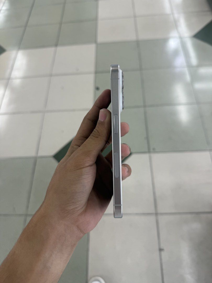 iPhone 15 Pro eSIM 256gb FU 92% batt US Variant (Category: iPhone 15 Series) located in Manila. Submitted by carimgadgets (Listing ID 1444677698, Image 3). Description: .