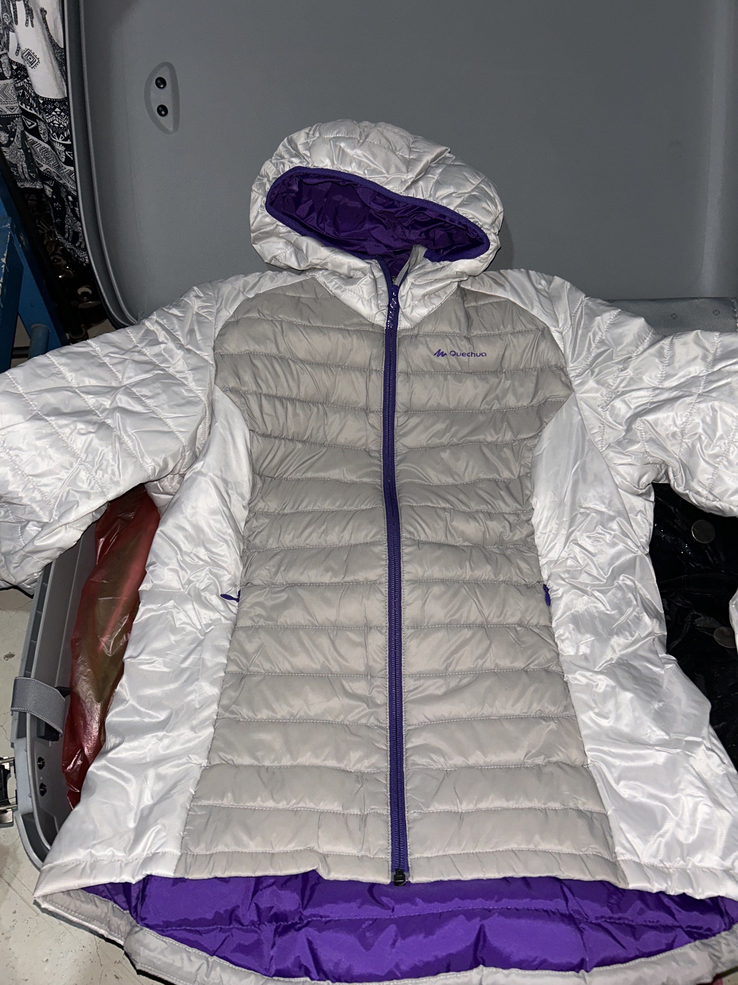 Jacket (Category: Coats, Jackets and Outerwear) located in Singapore. Submitted by qroyston (Listing ID 1444590049, Image 7). Description: .