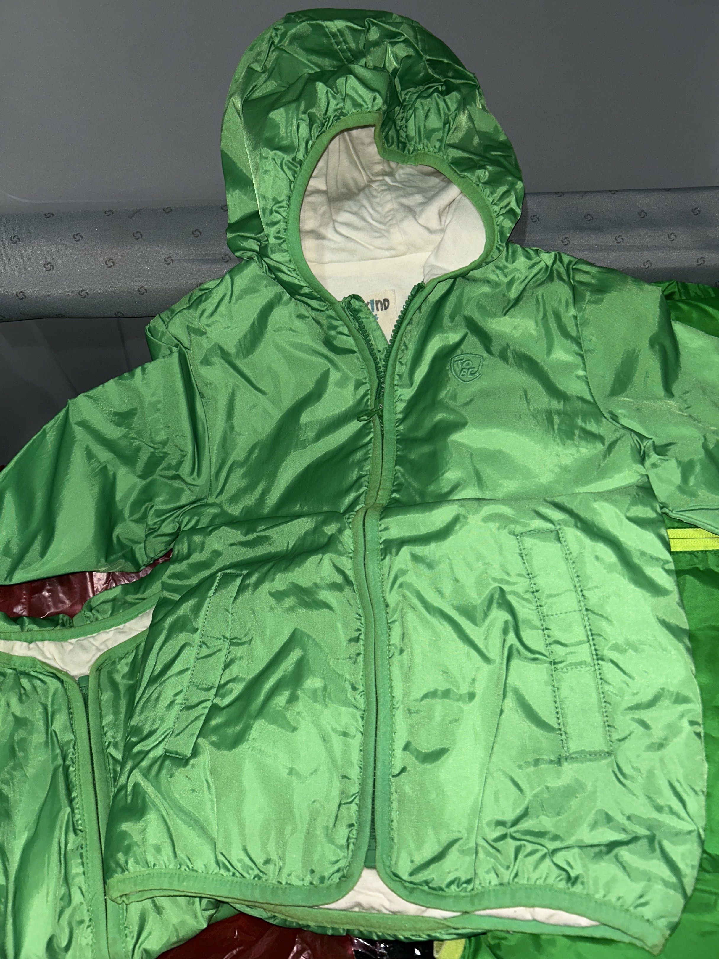 Jacket (Category: Coats, Jackets and Outerwear) located in Singapore. Submitted by qroyston (Listing ID 1444590049, Image 3). Description: .