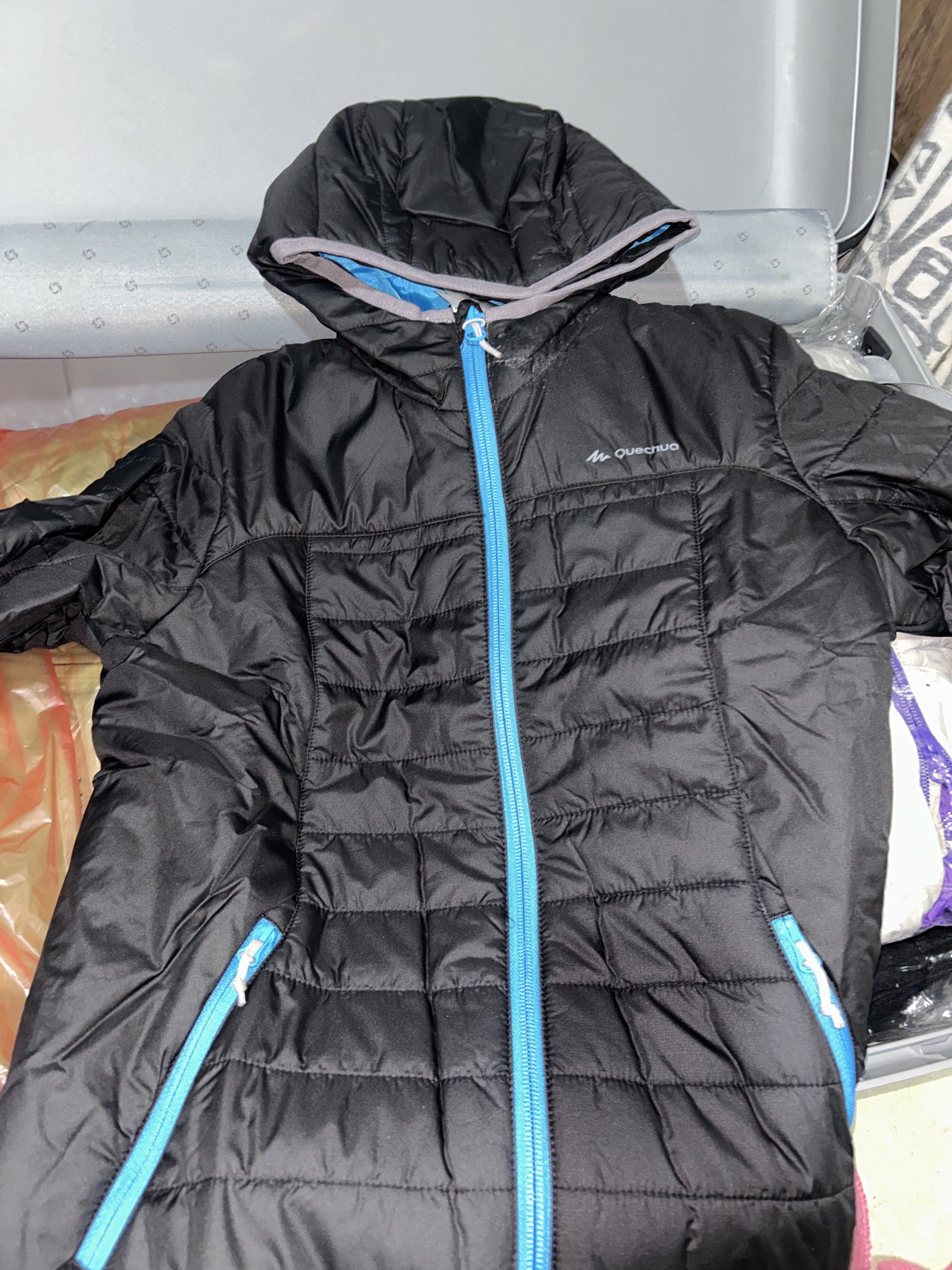 Jacket (Category: Coats, Jackets and Outerwear) located in Singapore. Submitted by qroyston (Listing ID 1444590049, Image 9). Description: .