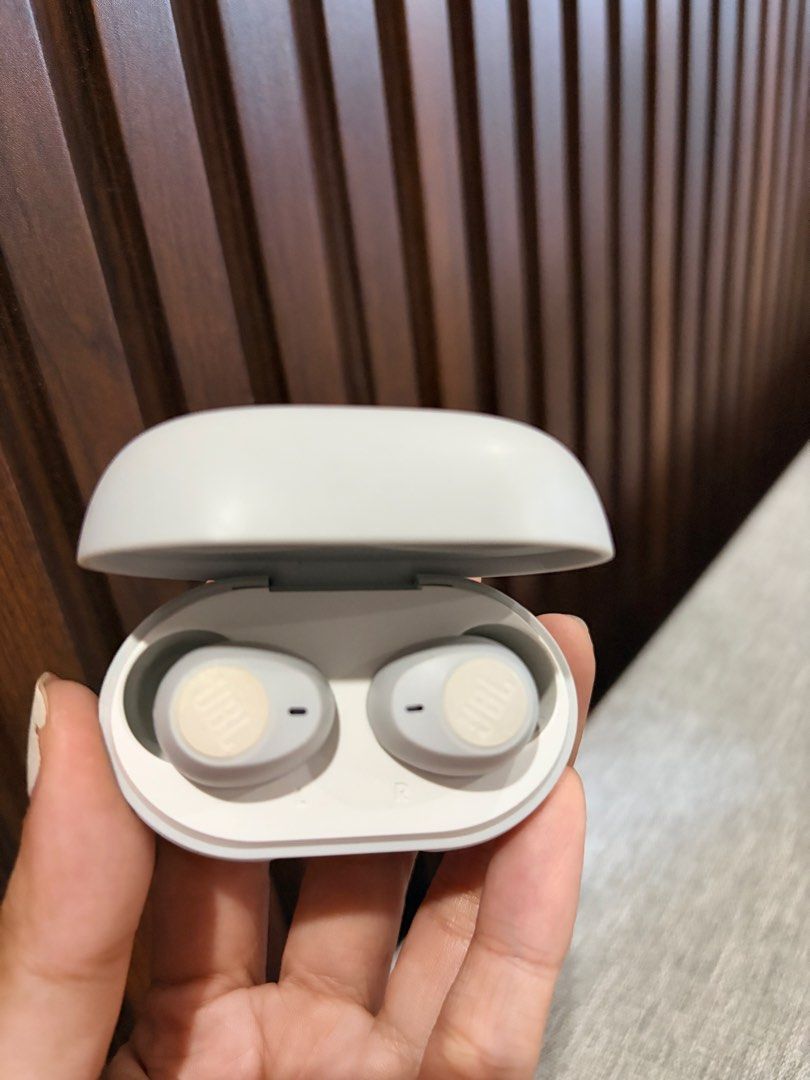 JBL Wireless Earbuds with Charging Case (Category: Earphones) located in Manila. Submitted by jeyn.31 (Listing ID 1444572627, Image 3). Description: - White JBL wireless earbuds - Includes charging case - USB-C charging port - Case features battery indicator lights - Ideal for music and calls - Compact and portable design Rfs: need headphones for gaming.
