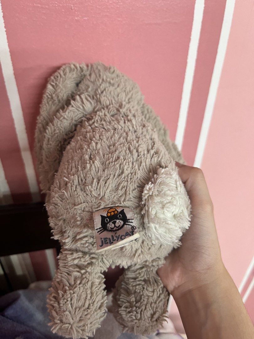 Jellycat London Bashful Bunny - Grey (Category: Plushies & Soft Toys) located in Cavite. Submitted by leiluvsu (Listing ID 1444611934, Image 2). Description: ~ bashful bunny grey jellycat ~ authentic w tag color rate (tail is lighter) : 8/10.