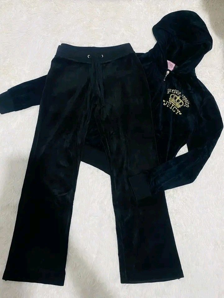 Juicy Couture Velour Tracksuit Black (Category: Sets or Coordinates) located in Baguio. Submitted by styledbycelly_ (Listing ID 1444626092, Image 1). Description: ☘︎ ݁˖ JUICY COUTURE VELOUR TRACKSUIT SET 🌺 ˚. ᵎᵎ 🎀Mine: 2.5k LP 𖤐.ᐟ ⋆˚꩜｡ Please take some time to read me ˚. ᵎᵎ ⤷ ゛size: small to medium ˎˊ˗ ⤷ ゛condition: like new ˎˊ˗ ⤷ ゛flaws/issues: none ˎˊ˗ ⤷ ゛brand: Juicy Couture on tag ˎˊ˗ ⤷ ゛Baguio City Loc 🍓ˎˊ˗ ⤷ ゛Shipping via J&T ˎˊ˗ ִִ🚨˚.