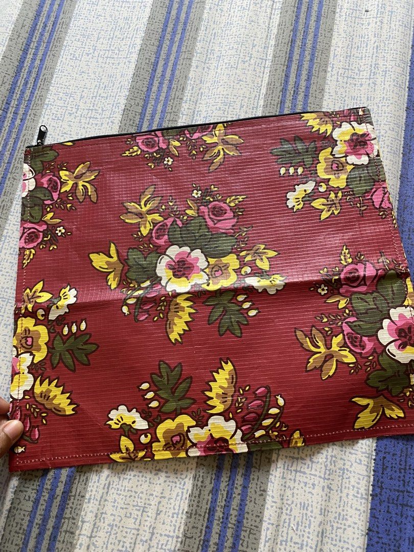 Kenzo Bag Floral Pouch (Category: Purses & Pouches) located in Tuguegarao City. Submitted by road.thriftnvintage (Listing ID 1444560840, Image 2). Description: .
