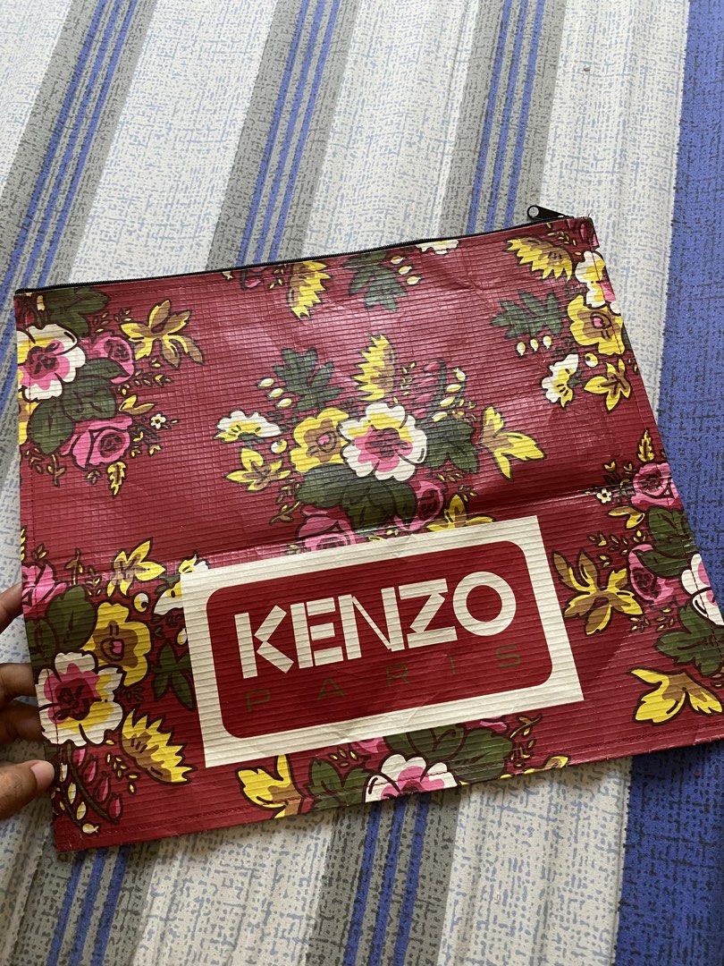 Kenzo Bag Floral Pouch (Category: Purses & Pouches) located in Tuguegarao City. Submitted by road.thriftnvintage (Listing ID 1444560840, Image 1). Description: .