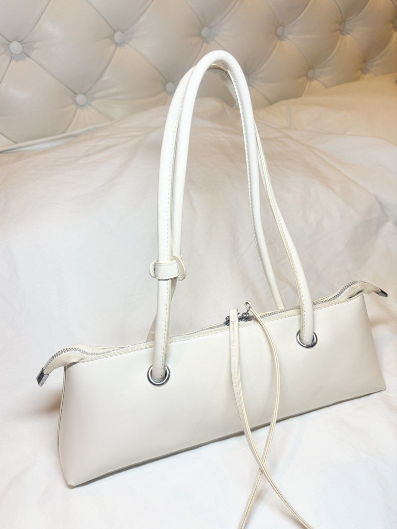 Korean style white bag (Category: Shoulder Bags) located in Mandaluyong City. Submitted by cherryspicks (Listing ID 1444679195, Image 3). Description: Used once! Bought online at p765. Very spacious, sturdy bottom..