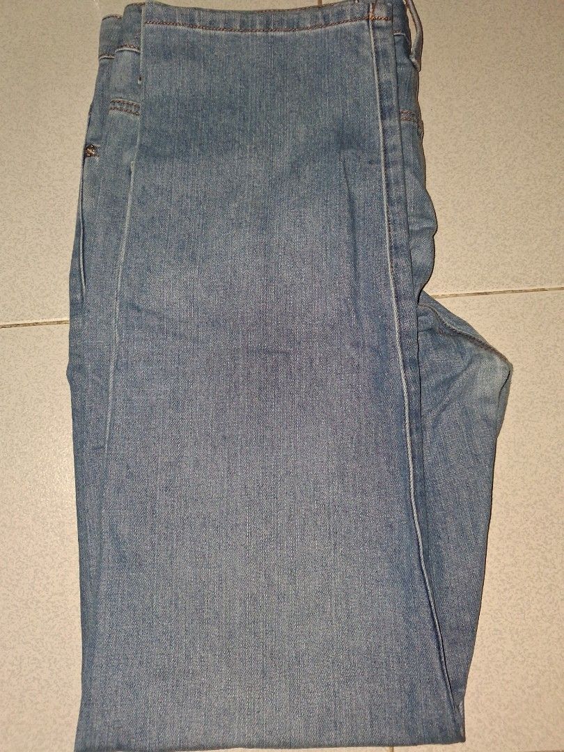 Levi's 501 Jeans - Light Wash - Size 36 (Category: Jeans) located in Manila. Submitted by aviel_barba (Listing ID 1444625064, Image 3). Description: - Classic Levi's 501 Jeans - Light Blue Wash - Size: 36 Waist - Fit: Straight Leg - Closure: Button Fly - Material: Durable Denim - Style: Staple for casual wear.