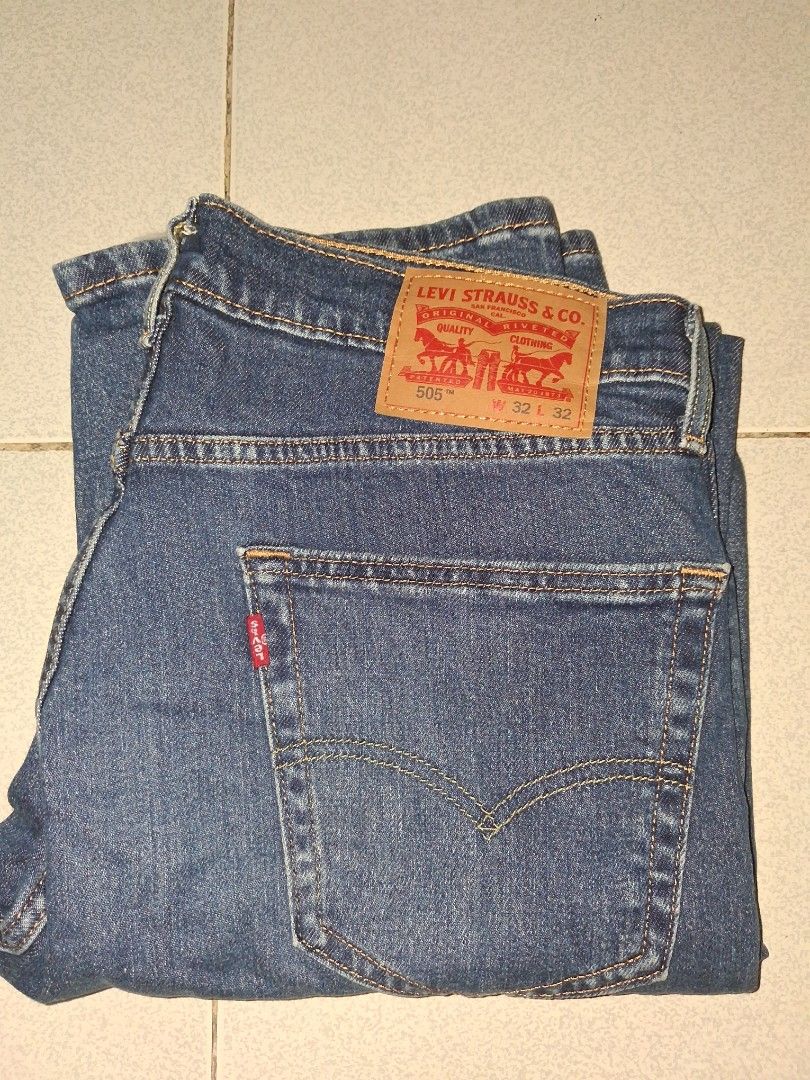 Levi's 505 Regular Fit Jeans 32x33 (Category: Jeans) located in Manila. Submitted by aviel_barba (Listing ID 1444603146, Image 1). Description: - Classic Levi's 505 Jeans - Size: 32 Waist, 33 Inseam - Fit: Regular, Straight Leg - Wash: Dark Blue - Features: Iconic Red Tab & Leather Patch - Perfect for Everyday Wear.