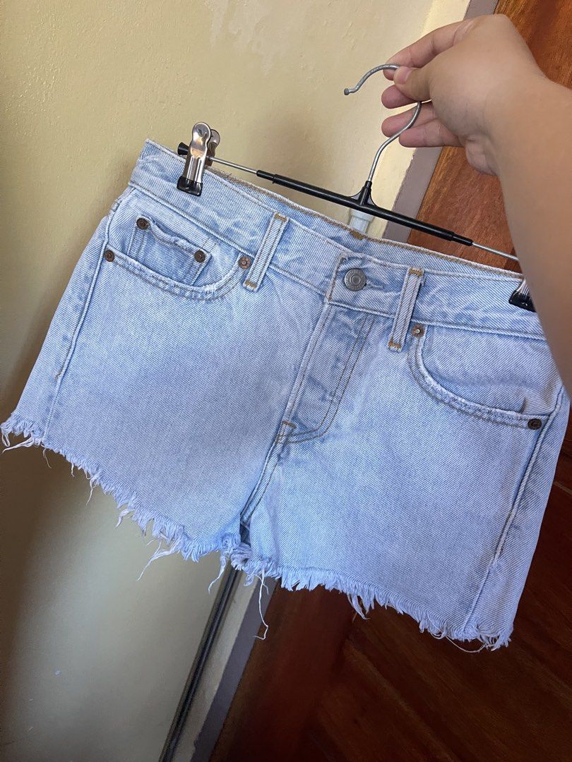 Levis Button down Highwaist Short (Category: Shorts) located in Baler. Submitted by declutterwithrhys (Listing ID 1444502303, Image 2). Description: FOR SALE (PLEASE MAKE READING A HABIT) LEVIS BUTTON DOWN HIGHWAIST TATTERED SHORT LIKE NEW CONDITION AUTHENTIC/ORIGINAL COMPLETE TAG AND WASH TAG COLOR LIGHT BLUE WORKING ALL BUTTONS IN EXCELLENT CONDITION COLOR RATE 9.5/10 SIZE 26 ON TAG CAN FIT SIZE 26 TO 27 WAISTLINE LENGTH 11 INCHES RISE 10.5 INC