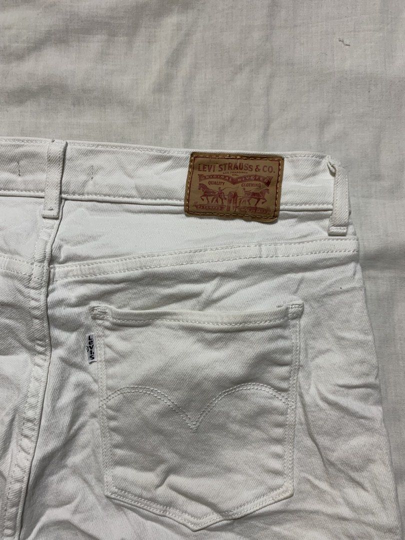 Levis Classic Short for women (Category: Shorts) located in Dasol. Submitted by keempitoc (Listing ID 1444540037, Image 3). Description: L•E•V•l’S Classic Bermuda Shorts For Womens Stretchable Like new condition Waist size 32-35 Length 17 9.5 color rate No issue Pangasinan.