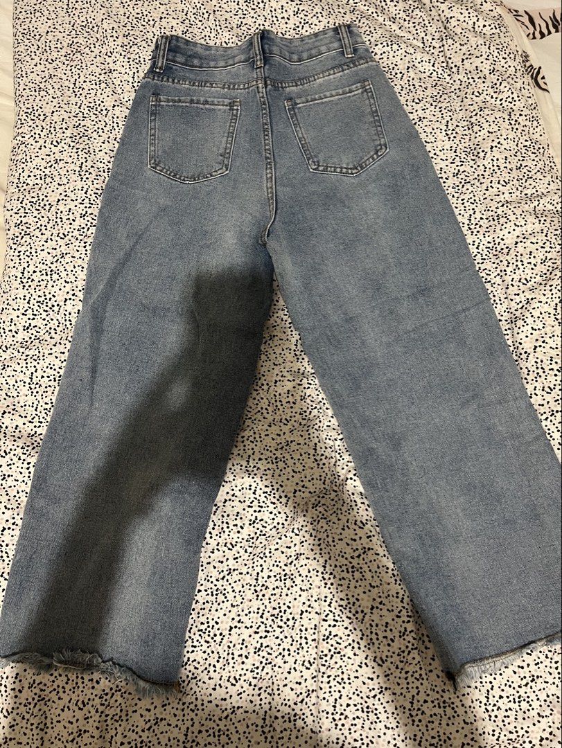 Light Wash Wide Leg Jeans (Category: Jeans) located in Makati City. Submitted by nat____ (Listing ID 1444654123, Image 3). Description: - Frayed hem detail - Can fit xs-s (i am a 34EU) - NEVER WORN .