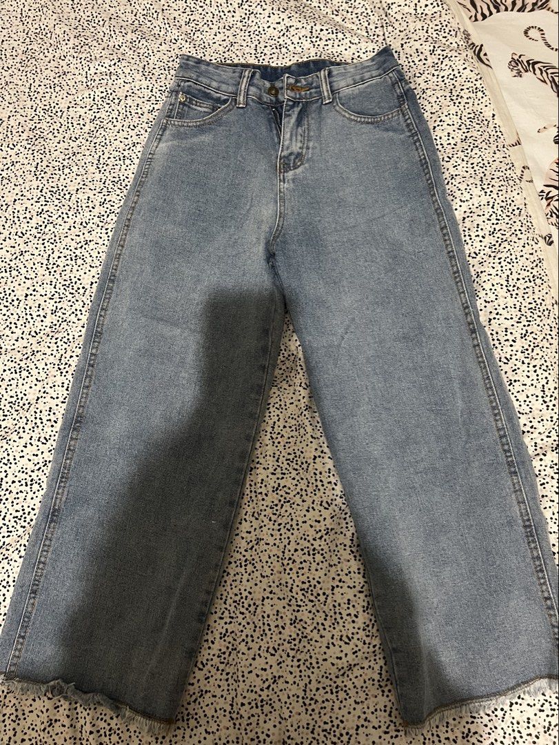Light Wash Wide Leg Jeans (Category: Jeans) located in Makati City. Submitted by nat____ (Listing ID 1444654123, Image 2). Description: - Frayed hem detail - Can fit xs-s (i am a 34EU) - NEVER WORN .