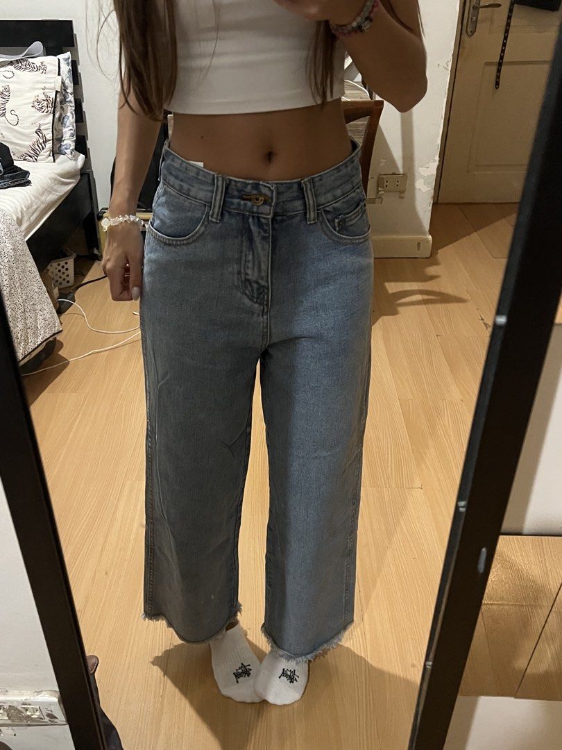 Light Wash Wide Leg Jeans (Category: Jeans) located in Makati City. Submitted by nat____ (Listing ID 1444654123, Image 1). Description: - Frayed hem detail - Can fit xs-s (i am a 34EU) - NEVER WORN .
