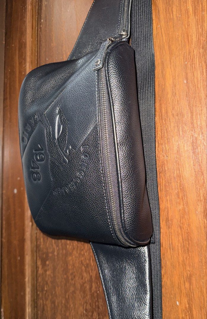 Longchamp crossbody bag for men (Category: Luxury Bags & Wallets) located in Quezon City. Submitted by iammarc1 (Listing ID 1444617633, Image 2). Description: Used once From $350 (21,000) To 15,000 only Sm north trinoma meet up.