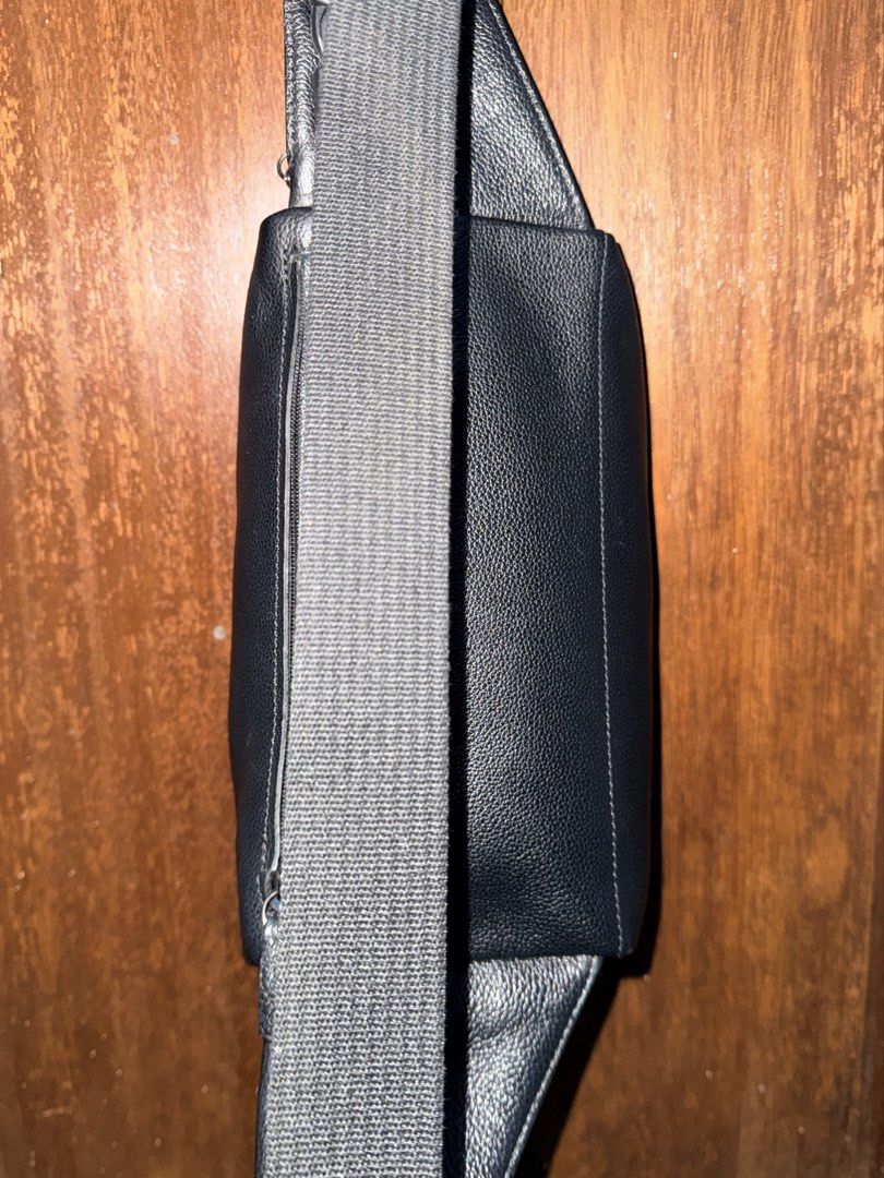 Longchamp crossbody bag for men (Category: Luxury Bags & Wallets) located in Quezon City. Submitted by iammarc1 (Listing ID 1444617633, Image 3). Description: Used once From $350 (21,000) To 15,000 only Sm north trinoma meet up.