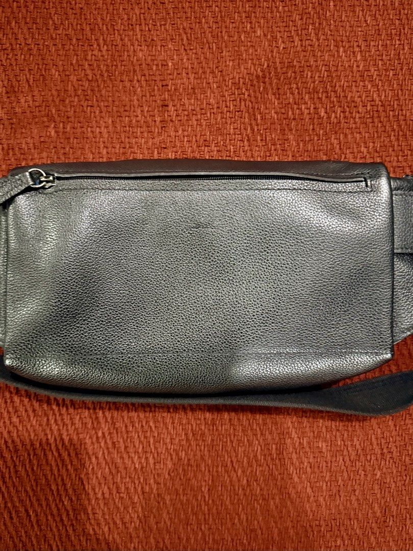 Longchamp for men (Category: Luxury Bags & Wallets) located in Quezon City. Submitted by iammarc1 (Listing ID 1444616002, Image 3). Description: Authentic Longchamp black leather belt bag/crossbody bag Used once Bought for $350 or 21,000 Selling for 15,000 only Sm north or trinoma meet up.