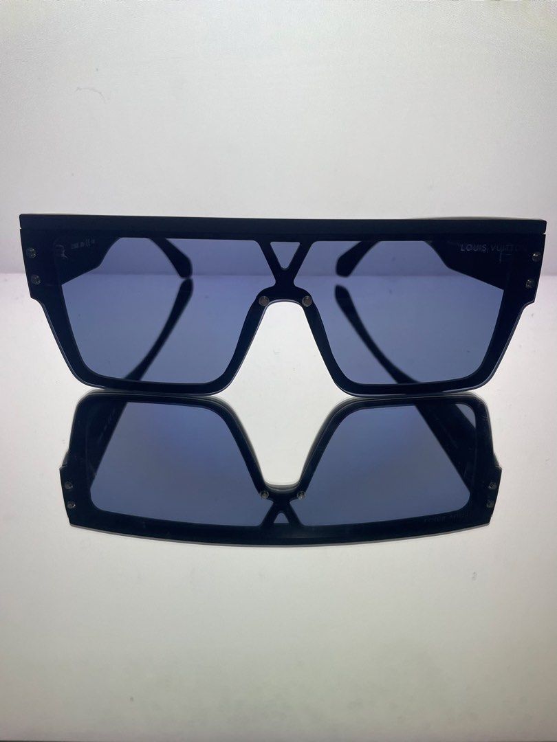 Louis Vuitton Waimea (Category: Luxury Accessories) located in Baguio. Submitted by thrif.tbaguio (Listing ID 1444637618, Image 2). Description: These appear to be Louis Vuitton Waimea sunglasses featuring a distinct matte black frame and oversized shield lens. -Good as New -No any issues -Unisex -Location Baguio -Open for Meet up around Baguio 📌 THRIFT SHOP REMINDER 🤎 Please manage your expectations before purchasing. Our sunglasses are THRIFT