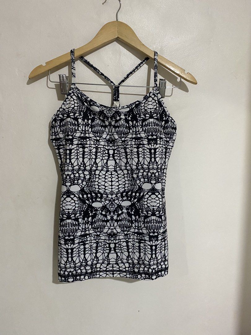 Lululemon power y tank top 8 (Category: Activewear) located in Subic. Submitted by petitecorner22 (Listing ID 1444614058, Image 1). Description: Padded.