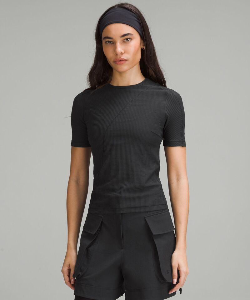 Lululemon ribbed assymetrical cotton tshirt dot 2 (Category: Activewear) located in Iba. Submitted by xooperfindslb (Listing ID 1444656984, Image 1). Description: Lululemon ribbed assymetrical cotton tshirt Black dot 2 base on size guide Chest width - 15” when laid flat Can pass as new No issue Cut tag lang.
