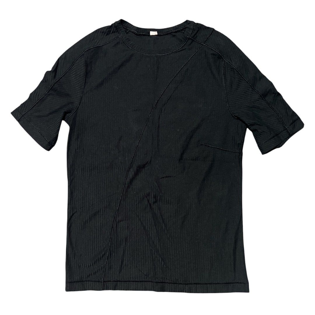 Lululemon ribbed assymetrical cotton tshirt dot 2 (Category: Activewear) located in Iba. Submitted by xooperfindslb (Listing ID 1444656984, Image 3). Description: Lululemon ribbed assymetrical cotton tshirt Black dot 2 base on size guide Chest width - 15” when laid flat Can pass as new No issue Cut tag lang.