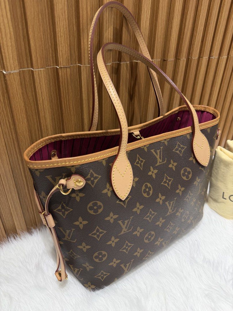 LV Neverfull PM size (Category: Luxury Bags & Wallets) located in Manila. Submitted by ktjvr (Listing ID 1444628195, Image 2). Description: With box and dustbag Ready to ship.