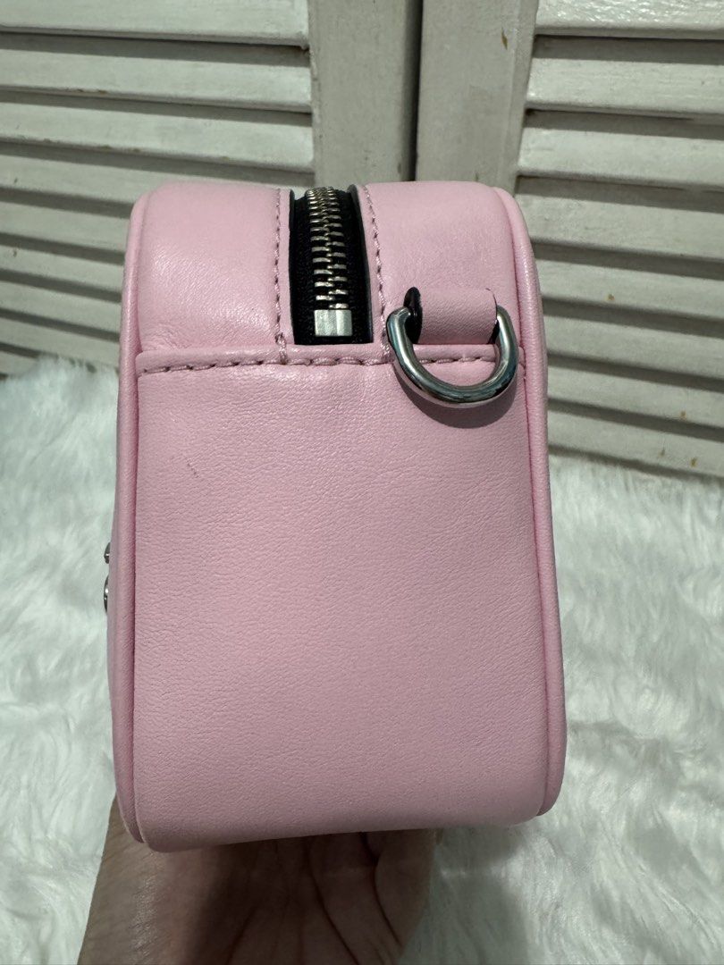 Marc Jacobs Pink Leather Camera Bag with Strap (Category: Luxury Bags & Wallets) located in Quezon City. Submitted by mrsp_28 (Listing ID 1444529774, Image 3). Description: - Authentic Marc Jacobs pink leather camera bag - Like brand new with original tags attached - Comes with the original strap - Features signature Marc Jacobs logo on the front - Secure zipper closure - Ideal for everyday use MOP: BPI/Gcash/ Maribank.