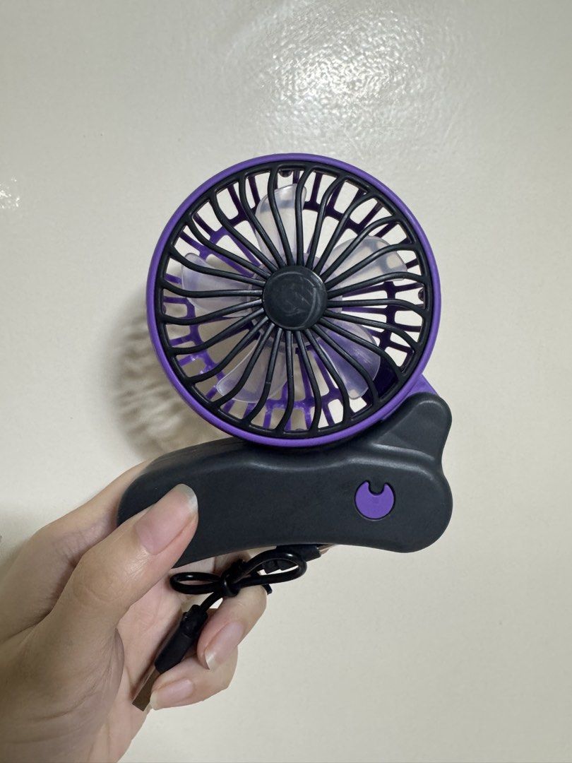 Mini Folding Fan Rechargeable (Category: Other Gadgets) located in Manila. Submitted by shermaineg (Listing ID 1444634538, Image 3). Description: .