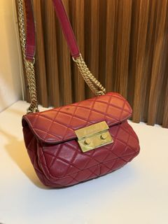 (Category: ) located in . Submitted by THRIFTTHRILLBAGS (Listing ID 1444504120, Image 1). Description: .